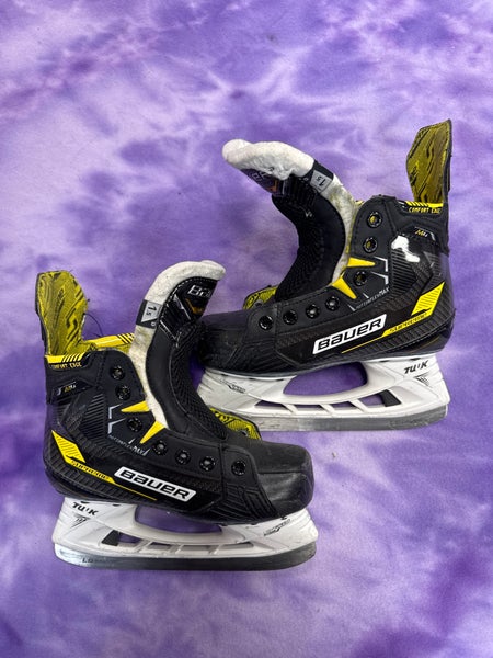 Junior Bauer Supreme M4 Hockey Skates Regular Width Size 1.5 (Used)