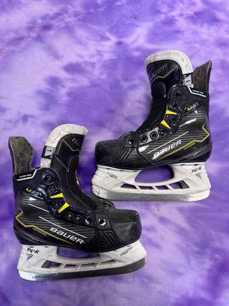 Junior Bauer Supreme M40 Hockey Skates Extra Wide Width Size 1 (Used)