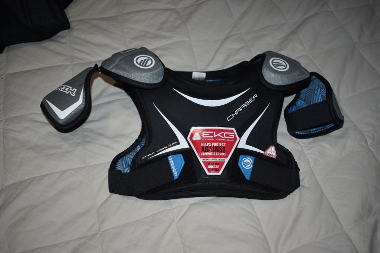 Maverik Charger EKG Lacrosse Shoulder Pads, Youth Small - Like New!