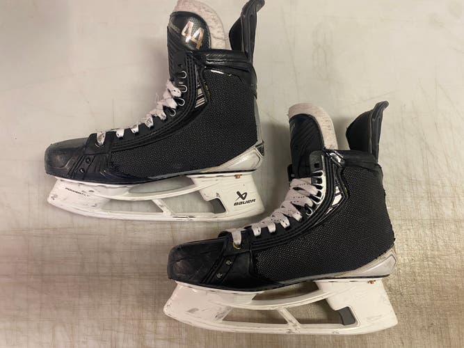 Bauer Vapor HyperLIte 2 Pro Stock Size 8.5 Hockey Skates 67793
