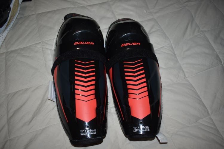 Bauer Lil Sport Hockey Shin Pads, Junior 11 Inches - Great Condition!