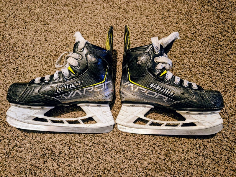 Bauer Vapor 3X  Youth size 13.5