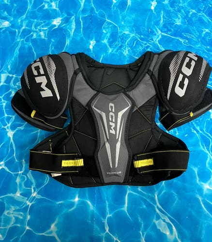 Small Senior CCM Vector Shoulder Pads (Used)