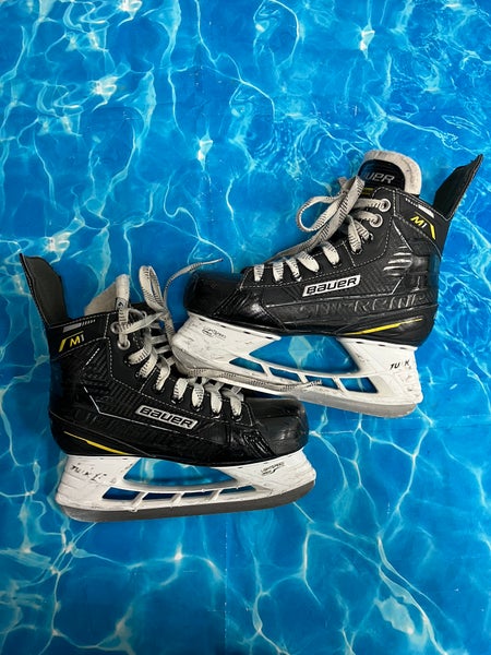 Intermediate Bauer Supreme M1 Hockey Skates Regular Width Size 4.5 (Used)