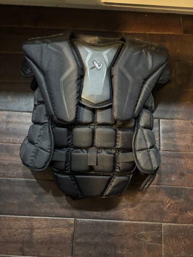 Medium 2023 Bauer Elite Goalie Chest Protector (Used)