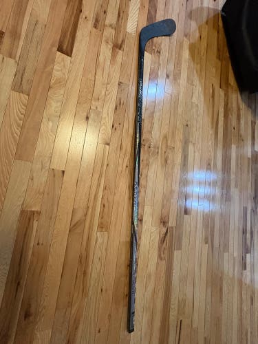 Senior Bauer Twitch Right Handed Hockey Stick P92 70 Flex (Used)