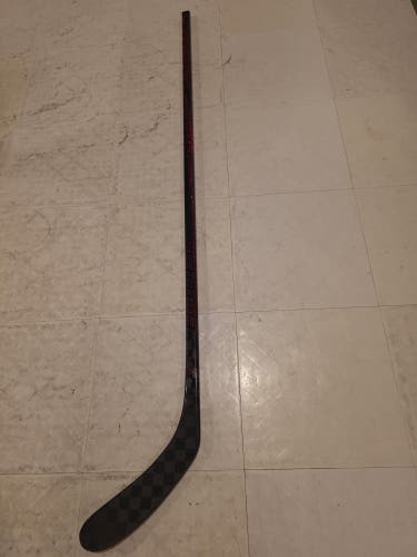 (Custom red) Bauer Twitch Right Handed Hockey Stick P28 40 Flex (used)