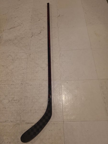 (Custom red) Bauer Twitch Right Handed Hockey Stick P28 40 Flex (used)