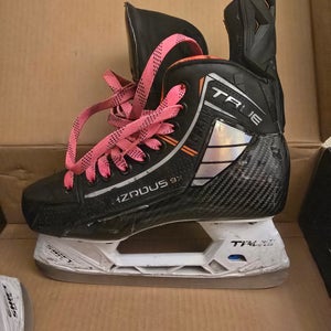 True HZRDUS 9X Hockey Skates Regular Width Size 4