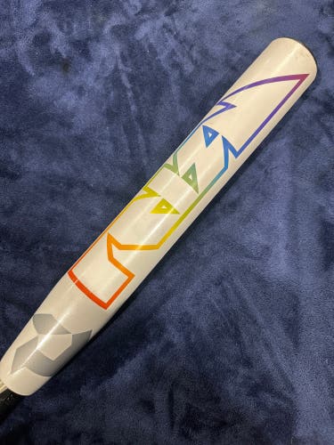 White DeMarini Prism Composite Bat (-11) 19 oz 30" (Used)