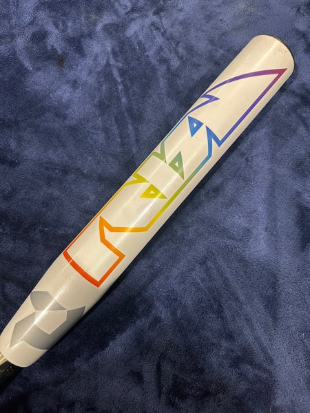 White DeMarini Prism Composite Bat (-11) 19 oz 30" (Used)