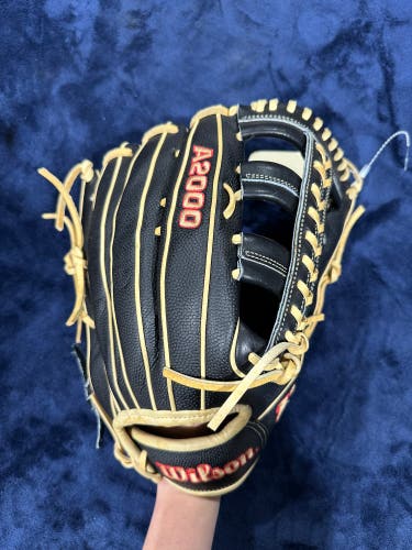 Black Adult Wilson A2000 RH Baseball Glove 12.75" (Used)