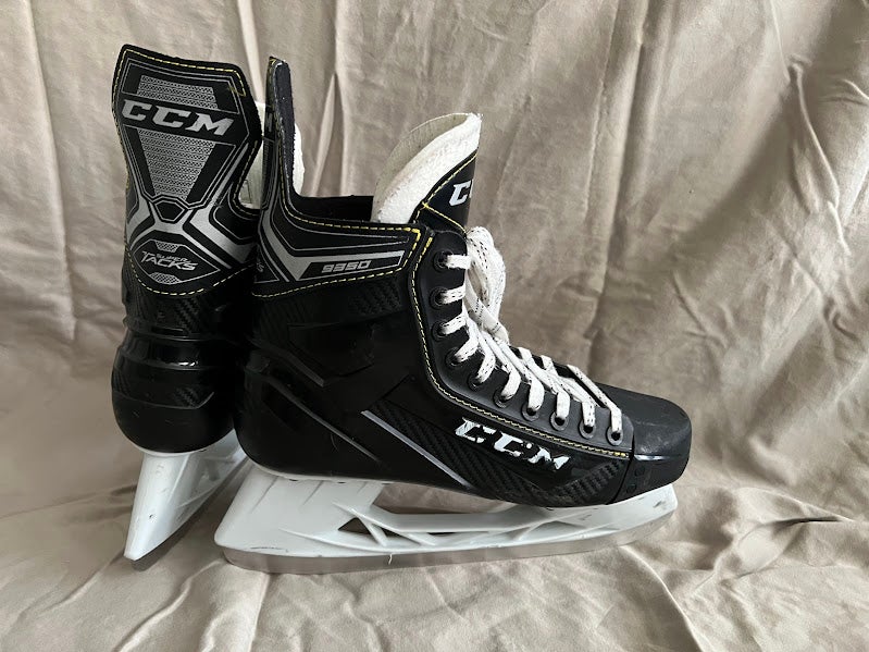 2020 CCM Super Tacks 9350 Hockey Skates Regular Width 9 (Used)