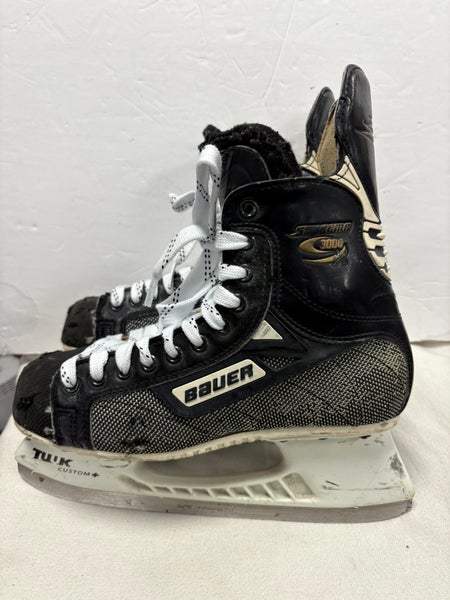 Bauer Supreme 3000 Hockey Skates Regular Width 8 (Used)
