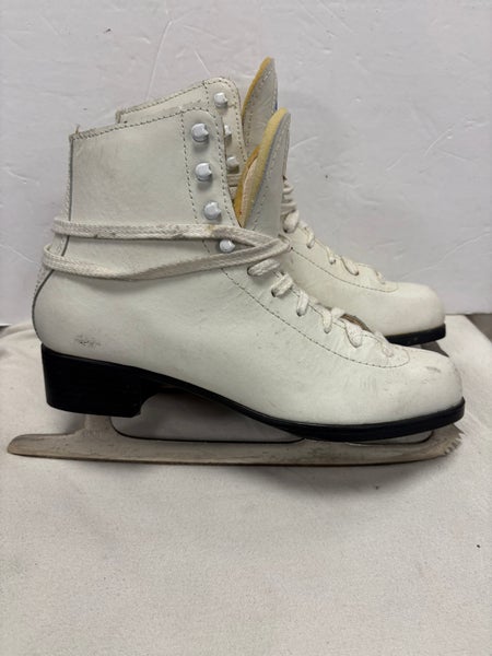 {Blank} Figure Skates B Adult 9 (Used)
