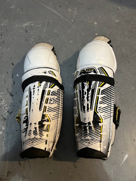 Senior CCM Tacks Classic Pro 15" Shin Pads (Used)