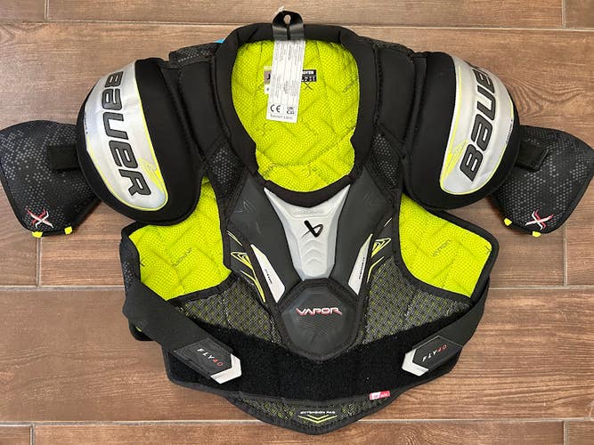 Bauer Junior medium Vapor Fly 40 Shoulder Pads (New)