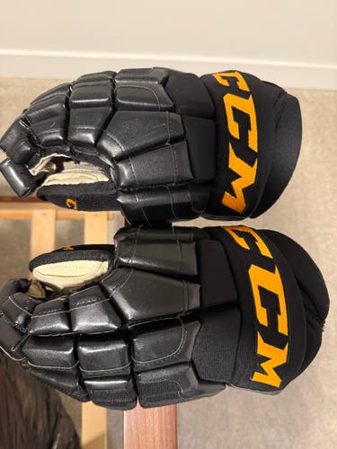 Black and Yellow CCM HG41 Hockey Gloves