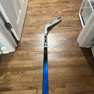 Blue Intermediate CCM JetSpeed FT8 Pro Right Handed Hockey Stick P29+1/4 55 Flex (Used)