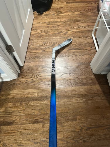 Blue Intermediate CCM JetSpeed FT8 Pro Right Handed Hockey Stick P29+1/4 55 Flex (Used)