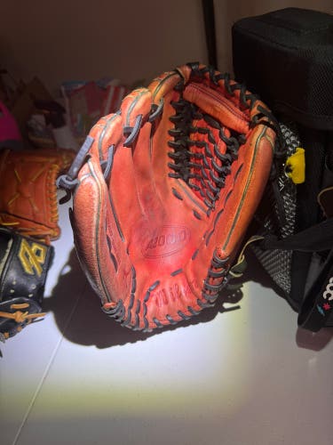 Wilson A2000 LH Pitcher's Baseball Glove 12.25" (Used)