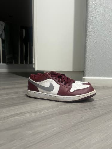 Jordan 1 Low (maroon)