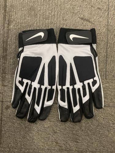 Used Nike FB GLOVES FB Gloves Black And White 3X 11614-S000226404