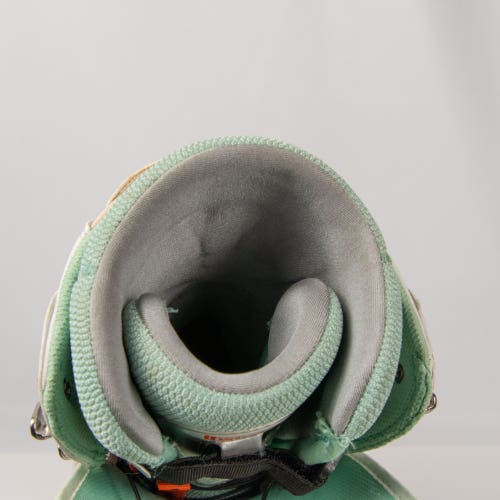 Thirty Two Lashed Women's Size 10 Snowboard Boots Soft Flex All Mountain (Used)