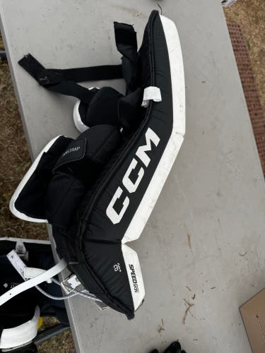 26" CCM YFlex Goalie Leg Pads (Used)