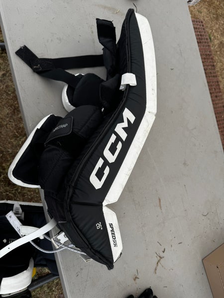 26" CCM YFlex Goalie Leg Pads (Used)