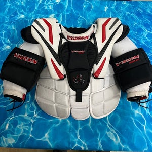 Junior Small Vaughn Vision 9200 Goalie Chest Protector (Used)