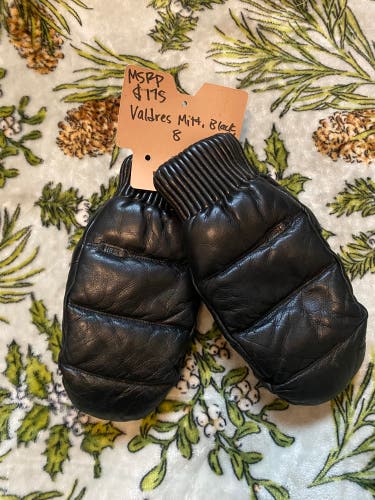 Black Hestra Valdres mitten (New) size 8