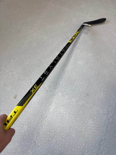 Junior True Catalyst 3X Hockey Stick Right Handed TC4 30 Flex (New)