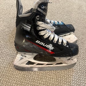 2022 Bauer Vapor X3 Hockey Skates Regular Width Size 4.5 (Used)