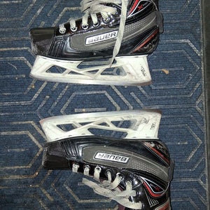 Bauer Vapor X700 Hockey Goalie Skates Size 2.5 (Used)