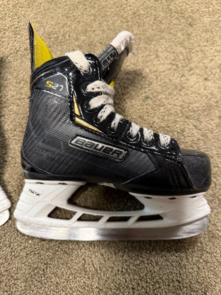 2018 Bauer Supreme S27 Hockey Skates Regular Width 11 (Used)