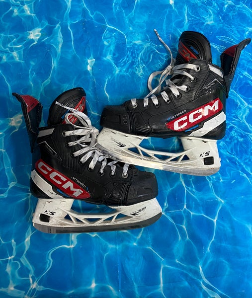 Junior CCM JetSpeed Control (SMU) Hockey Skates Regular Width Size 2.5 (Used)