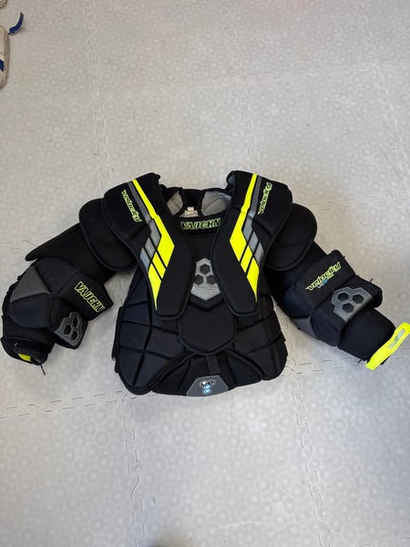 Senior Small Vaughn VE8 Pro Carbon Goalie Chest Protector (Used)