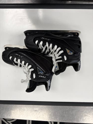 2012 CCM U+ Pro Hockey Goalie Skates 8 (New)