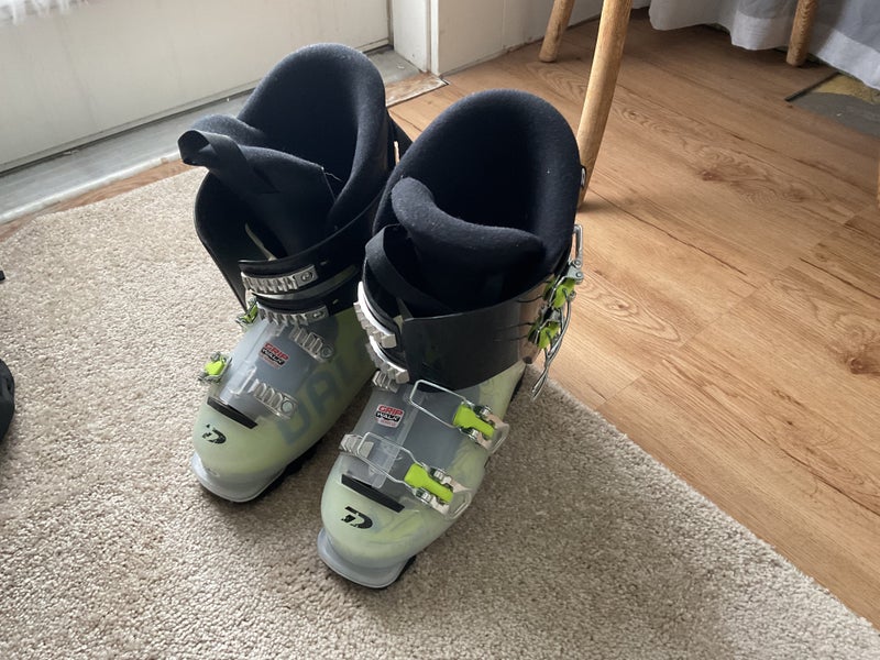 Mondo 24 & 24.5 Unisex Dalbello Menace 4 Ski Boots (Used)