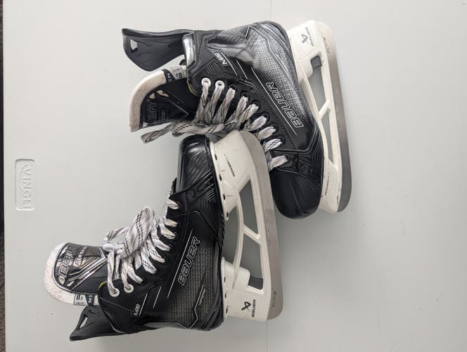 2025 Bauer Supreme M50 Pro Hockey Skates Regular Width 8.5 (Used)