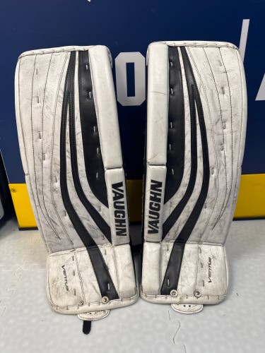 Black 28" Junior Vaughn Ventus SLR Jr Goalie Leg Pads (Used)