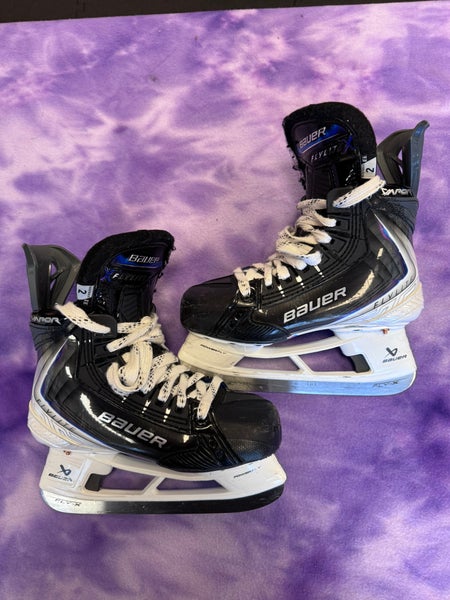 Junior Bauer Vapor Flylite Hockey Skates Extra Wide Width Size 2 (Used)