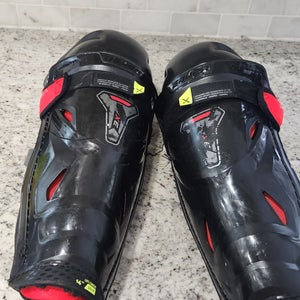 Intermediate Bauer Vapor 3X 14" Shin Pads (Used) like new