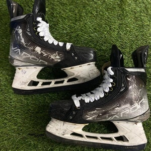 Bauer Vapor Hyperlite Hockey Skates | Intermediate 6.5 (Regular)