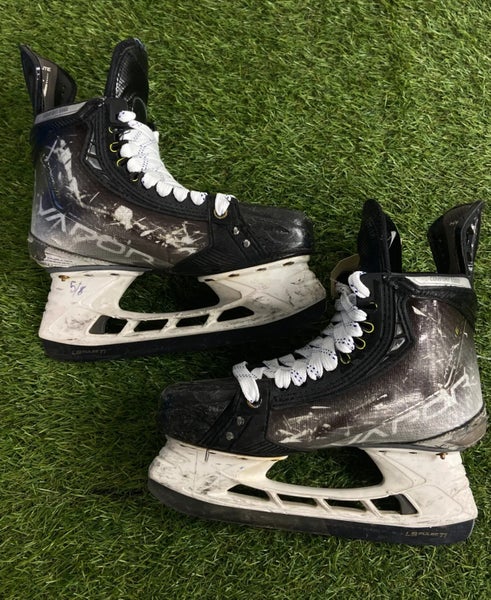 Bauer Vapor Hyperlite Hockey Skates | Intermediate 6.5 (Regular)