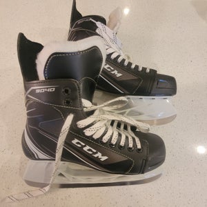 CCM Tacks 9040 Hockey Skates 9 (Used)