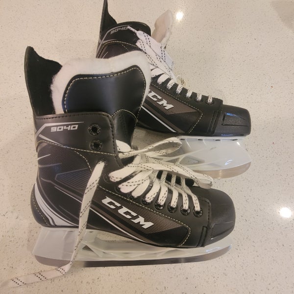 CCM Tacks 9040 Hockey Skates 9 (Used)
