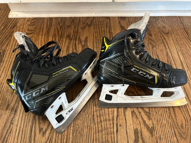 2020 CCM Super Tacks 9370 Hockey Goalie Skates Regular Width Size 2 (Used)