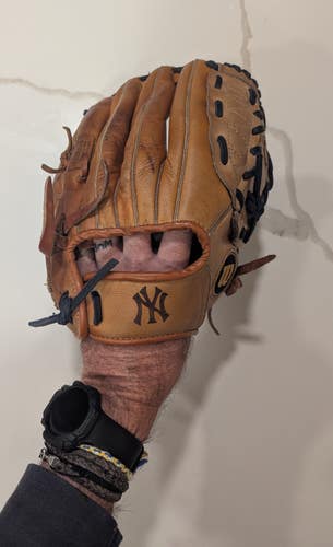 Wilson A2930 Pro Special 11.25 Baseball Glove - Signature Edition Tommy John - Unique NY Yankee Logo